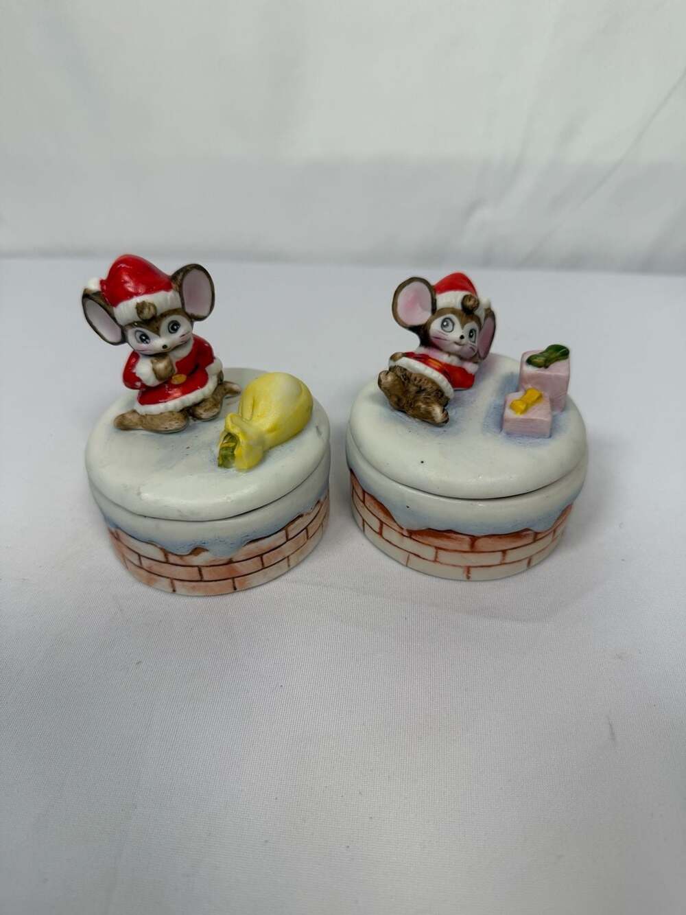 Vintage Homco #8901 Christmas Santa Mouse Ceramic Trinket Boxes - Set of 2 - Picture 1 of 9
